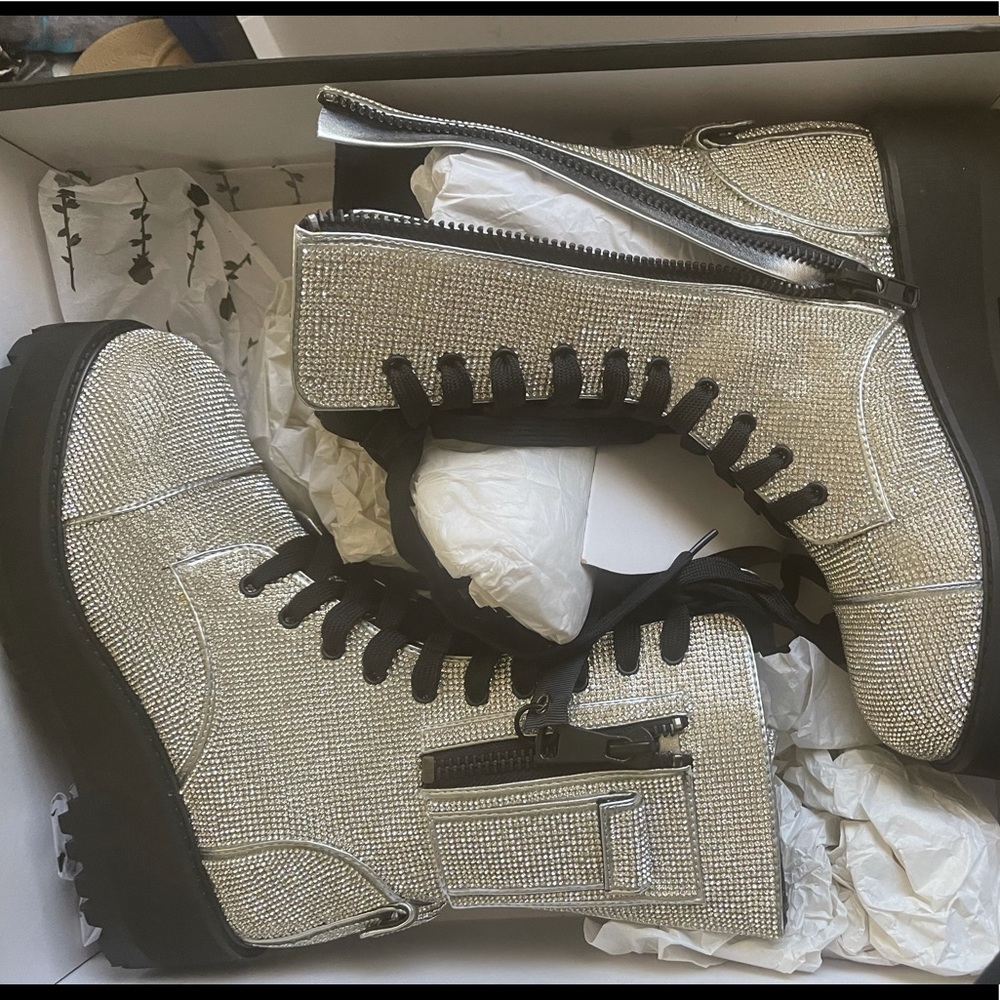 Poster Grl Billionaire Bling Pocket Combat Boots